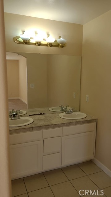 Detail Gallery Image 16 of 20 For 14627 Gledhill St #1,  Panorama City,  CA 91402 - 4 Beds | 2 Baths