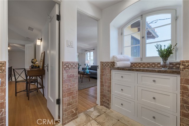 516 E Stocker Street, Glendale CA: https://media.crmls.org/medias/ba0ffe7d-d208-44b7-86d9-0becbce08e1d.jpg