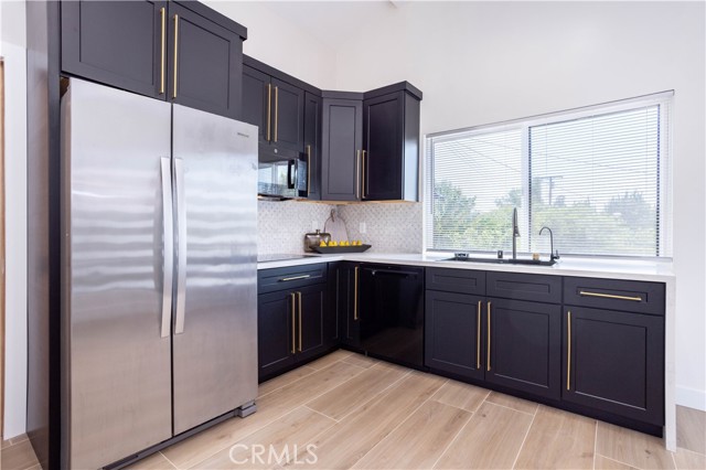 Detail Gallery Image 33 of 53 For 20133 Superior St, Chatsworth,  CA 91311 - 4 Beds | 3 Baths