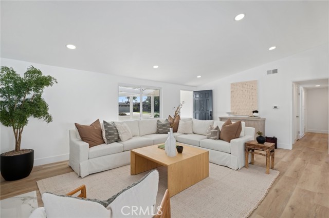 Detail Gallery Image 7 of 24 For 2355 Rutgers Dr, Costa Mesa,  CA 92626 - 4 Beds | 2 Baths