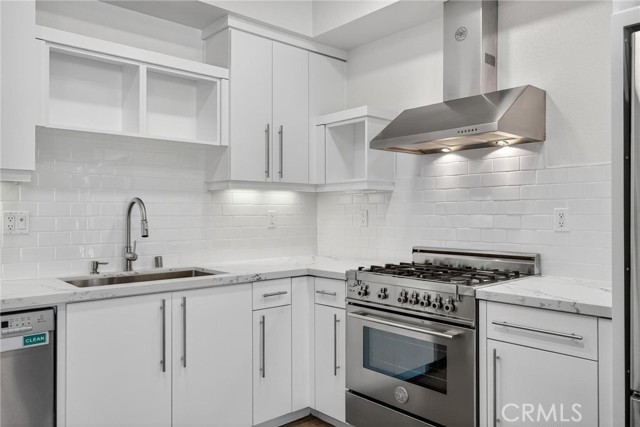 Detail Gallery Image 5 of 55 For 13045 Pacific Promenade #132,  Playa Vista,  CA 90094 - 1 Beds | 1/1 Baths