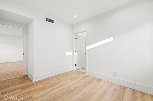 Detail Gallery Image 9 of 33 For 16245 Chatsworth St, Granada Hills,  CA 91344 - 3 Beds | 2/1 Baths