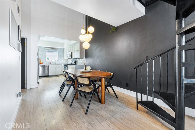 Detail Gallery Image 7 of 36 For 26873 Claudette St #112,  Canyon Country,  CA 91351 - 2 Beds | 2 Baths