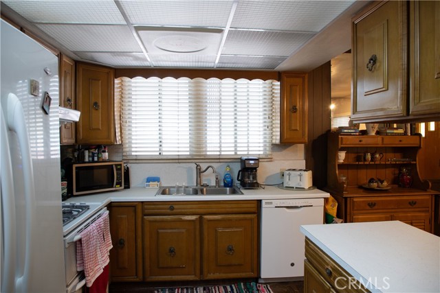 7414 Dinsdale Street, Downey CA: https://media.crmls.org/medias/ba11c9f5-4232-47d9-a1b3-26d4af1cce80.jpg
