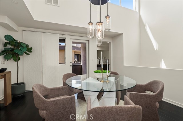 Detail Gallery Image 7 of 43 For 4005 Monroe St #8,  Los Angeles,  CA 90029 - 2 Beds | 2/1 Baths