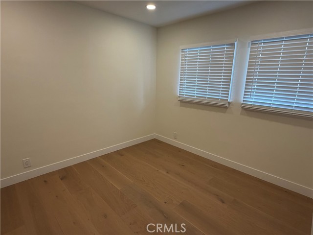 Detail Gallery Image 22 of 30 For 19216 Calvert St, Tarzana,  CA 91335 - 4 Beds | 3 Baths