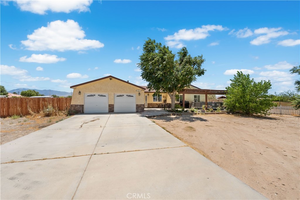 11138 E Avenue R2