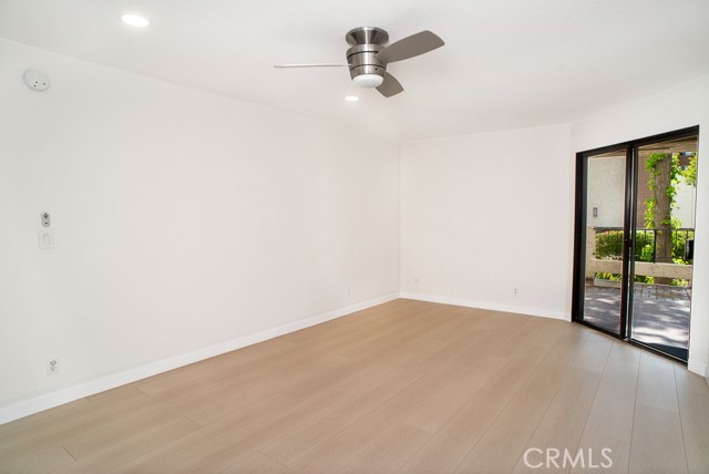 Detail Gallery Image 8 of 17 For 21650 Burbank #115,  Woodland Hills,  CA 91367 - 2 Beds | 2 Baths