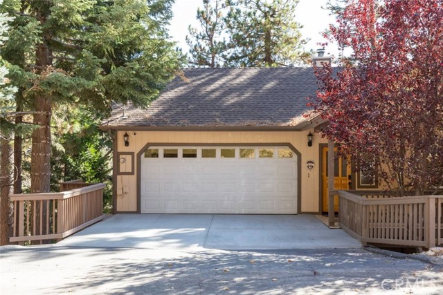 Detail Gallery Image 1 of 1 For 26601 Thunderbird Dr, Lake Arrowhead,  CA 92352 - 4 Beds | 2/1 Baths