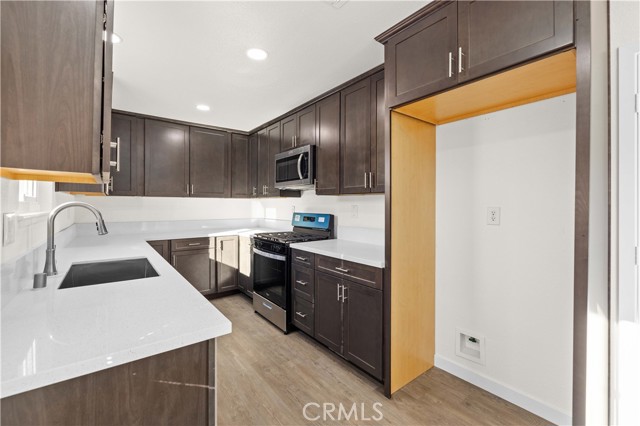 Detail Gallery Image 9 of 27 For 44054 Elm Ave, Lancaster,  CA 93534 - 4 Beds | 2 Baths