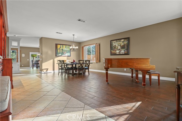 Detail Gallery Image 3 of 72 For 29724 Castlebury, Castaic,  CA 91384 - 4 Beds | 3 Baths