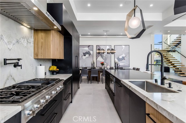 Detail Gallery Image 18 of 75 For 22745 Califa St, Woodland Hills,  CA 91367 - 5 Beds | 4 Baths