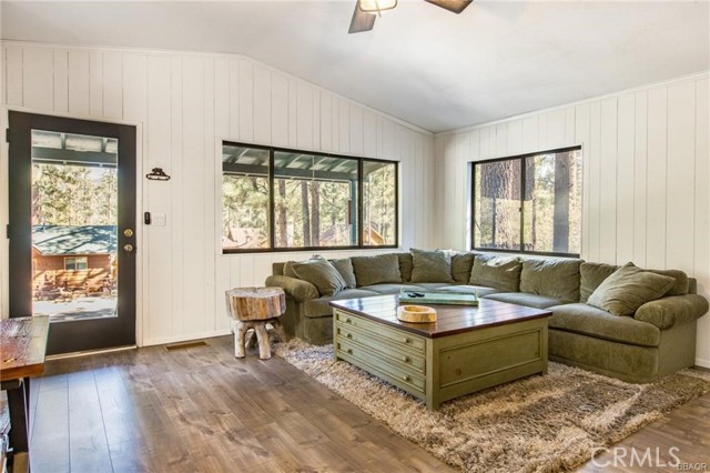 Detail Gallery Image 3 of 11 For 526 W Rainbow Bld, Big Bear City,  CA 92314 - 2 Beds | 1 Baths