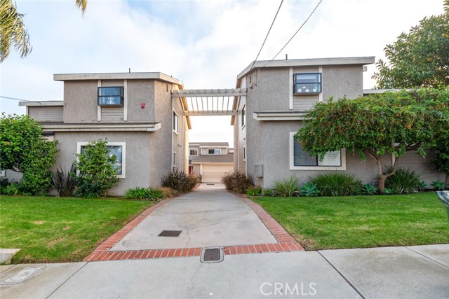 1920 Voorhees Avenue 4 Redondo Beach, California This is an Incredible opportunity to own a charming townhome in a small 5 unit complex, in one of the best locations in North Redondo.
This home features 3 bedrooms and 3 bathrooms with an open concept living area on the first floor. Enjoy views of Palos Verdes from your master bedroom and south facing windows allowing for plenty of natural light through the bedrooms, living and dinning room. Walk in pantry and attached double garage! Bonus feature is the lush backyard space!