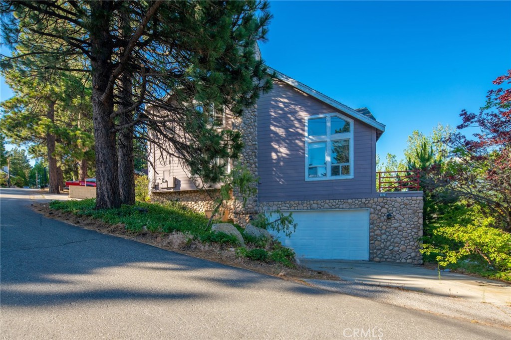1879 Nob Hill Drive