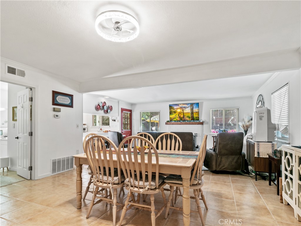 https://media.crmls.org/medias/ba18efeb-b601-4762-9456-6d562610e543.jpg?preset=X-Large