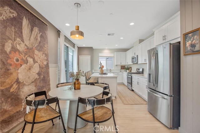 18147 Jupiter Lane, Saugus CA: https://media.crmls.org/medias/ba192ffa-662a-464e-801f-98fa781dfa92.jpg