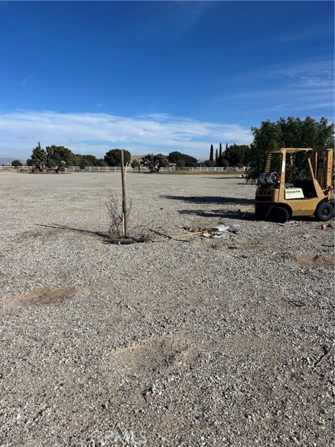 Detail Gallery Image 10 of 17 For 11971 Mission, Oak Hills,  CA 92344 - – Beds | – Baths