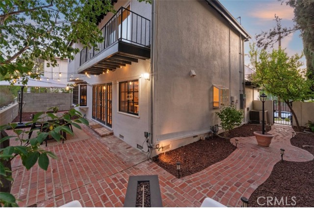 4944 Don Pio Drive, Woodland Hills CA: https://media.crmls.org/medias/ba1a6f5d-730f-48cc-a8dd-d1c3d6cd7561.jpg