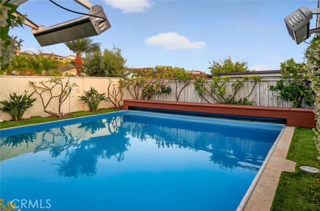 1529 Keel Drive, Corona del Mar CA: https://media.crmls.org/medias/ba1b06ca-36b9-478e-9ad2-a7eb80ae775a.jpg