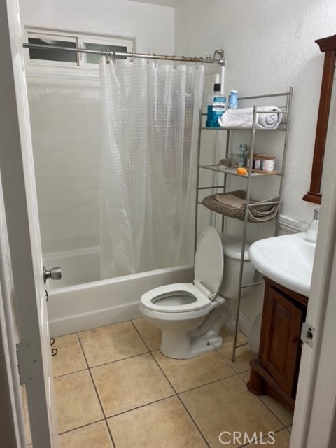 2nd Bathroom full tub/shower