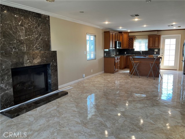 Detail Gallery Image 5 of 21 For 135 Flower #B,  Costa Mesa,  CA 92627 - 2 Beds | 2 Baths