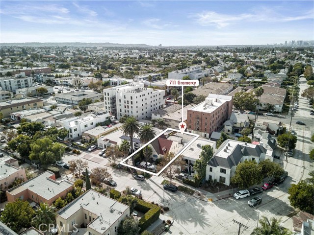 Detail Gallery Image 6 of 7 For 711 S Gramercy Pl, Los Angeles,  CA 90005 - 5 Beds | 4 Baths