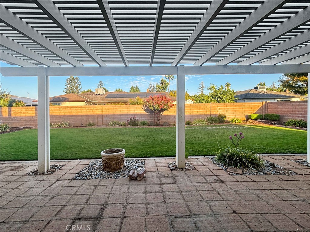 https://media.crmls.org/medias/ba1e2b95-8346-4744-89a0-7e5e38dee91a.jpg?preset=X-Large