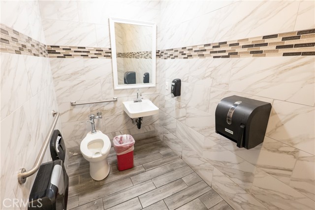 5949 Whittier, Los Angeles CA: https://media.crmls.org/medias/ba1e9a88-7e1d-4fd5-adb1-fd686a09b3e1.jpg