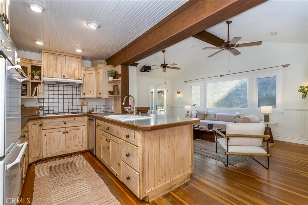 https://media.crmls.org/medias/ba1eeaba-1e04-4e3c-bad6-f679526de304.jpg?preset=X-Large