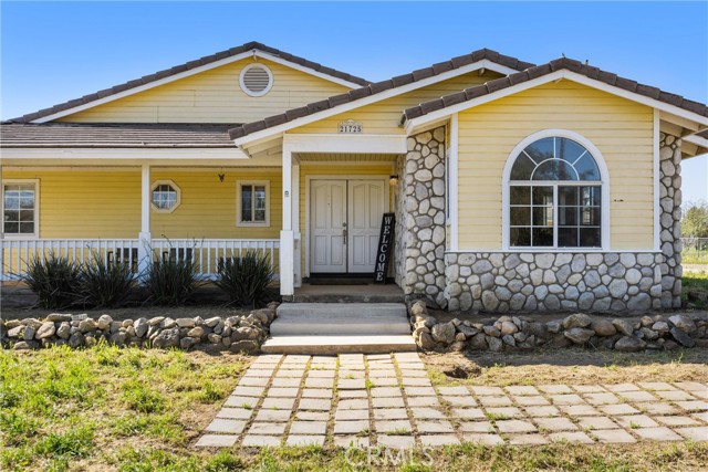 Detail Gallery Image 2 of 67 For 21725 Pinewood, Perris,  CA 92570 - 4 Beds | 3 Baths