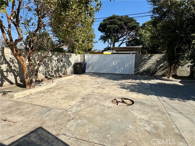 6862 Delta Avenue, Long Beach, California 90805, 3 Bedrooms Bedrooms, ,2 BathroomsBathrooms,Single Family Residence,For Sale,Delta,IG24247149