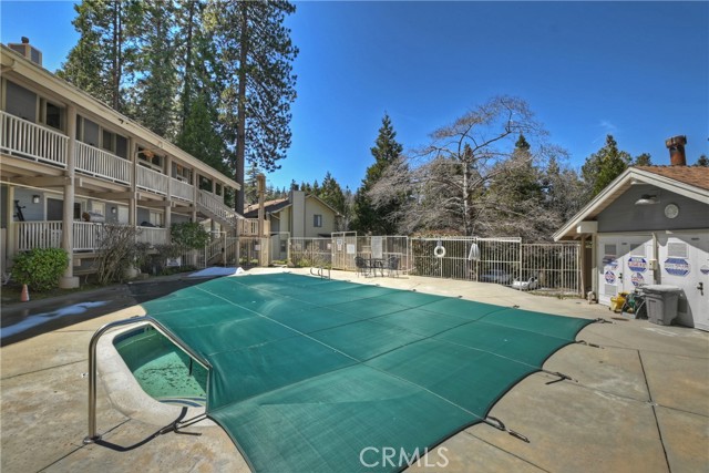 Detail Gallery Image 31 of 34 For 142 Rockledge Ln, Lake Arrowhead,  CA 92352 - 2 Beds | 2 Baths