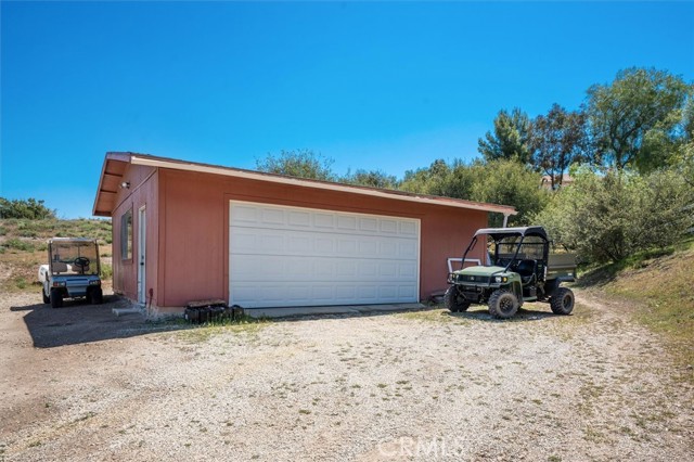 13700 Summit Knoll Road, Agua Dulce CA: https://media.crmls.org/medias/ba2031d1-4d76-4c49-880b-bc1ad57b37ac.jpg