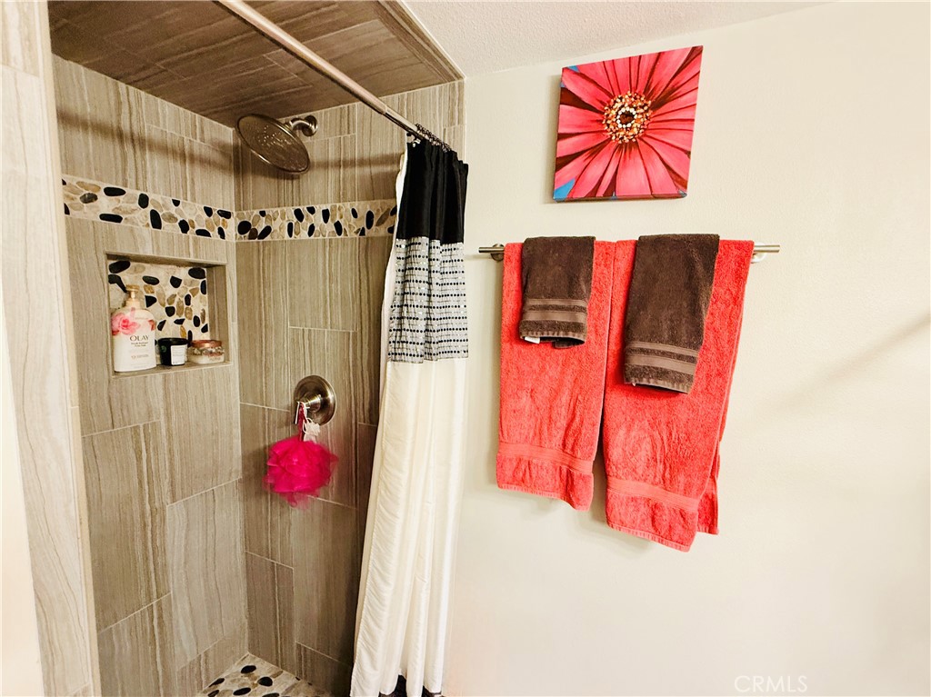 https://media.crmls.org/medias/ba208180-d989-4a34-b5e1-cbcc5523108e.jpg?preset=X-Large
