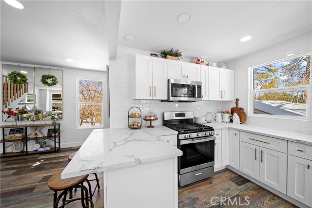 Detail Gallery Image 2 of 22 For 27584 Weirwood Dr, Lake Arrowhead,  CA 92326 - 2 Beds | 1 Baths
