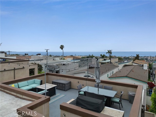 2025 Prospect Avenue, Hermosa Beach CA: https://media.crmls.org/medias/ba21c95c-7ef2-436d-a72f-6735c9cfeac9.jpg