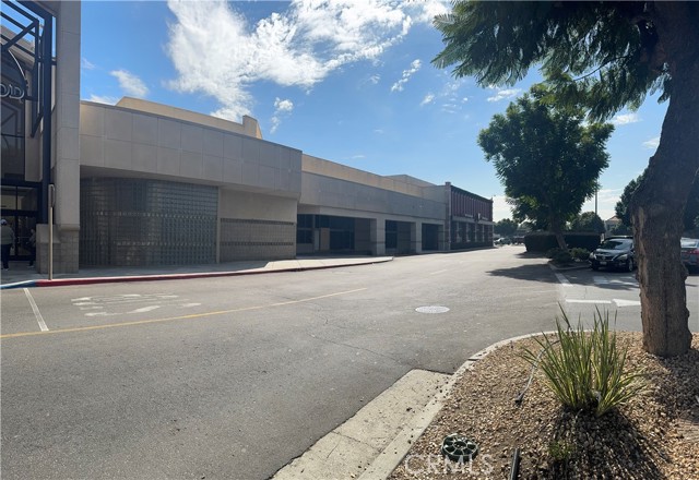 217 Stonewood Street, Downey CA: https://media.crmls.org/medias/ba22034e-e3cd-4d4f-8907-dce08e653a54.jpg