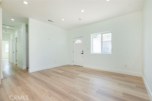 Detail Gallery Image 11 of 27 For 8256 1/2 Vantage Ave, North Hollywood,  CA 91605 - 3 Beds | 2/1 Baths