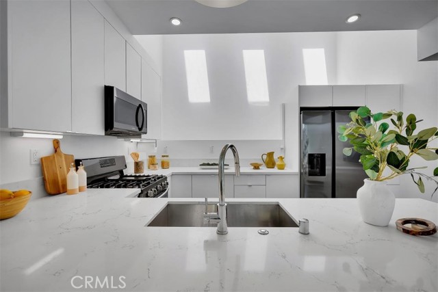 Detail Gallery Image 7 of 27 For 6919 Knowlton Place, Los Angeles,  CA 90045 - 3 Beds | 4 Baths