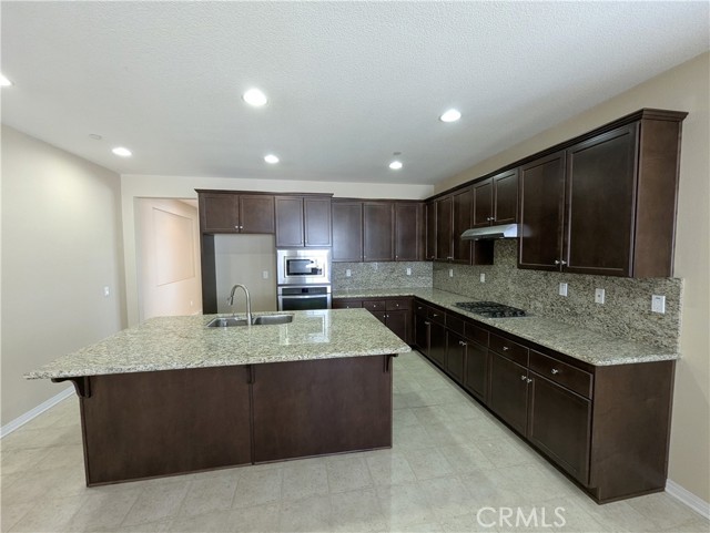 Detail Gallery Image 7 of 31 For 7450 Silver Saddle Ct, Corona,  CA 92880 - 5 Beds | 3/1 Baths
