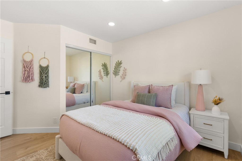 MLS #OC25233872 image #24