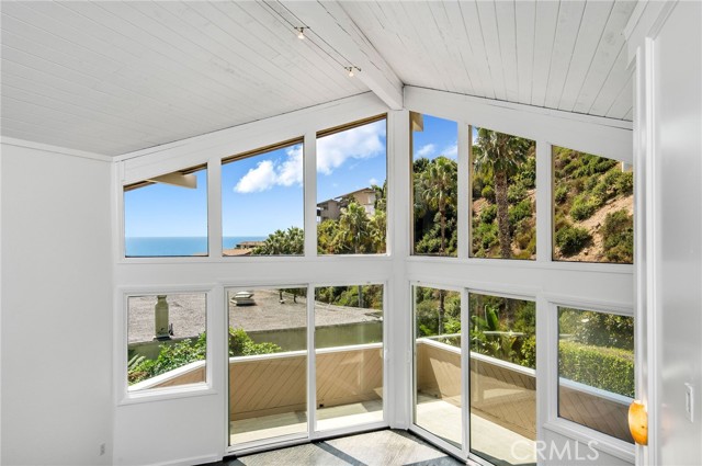 Detail Gallery Image 9 of 38 For 431 Nyes Pl, Laguna Beach,  CA 92651 - 4 Beds | 3/1 Baths