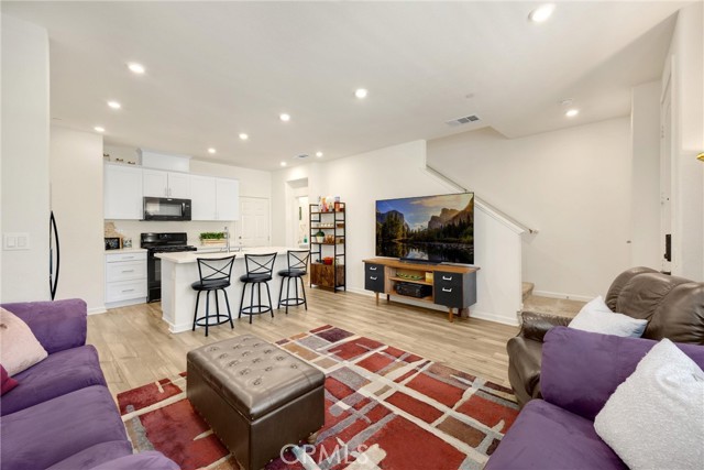 1095 W Buttercup Lane, Rialto CA: https://media.crmls.org/medias/ba254ee2-bee8-46c1-b2bf-825f972fa7ab.jpg