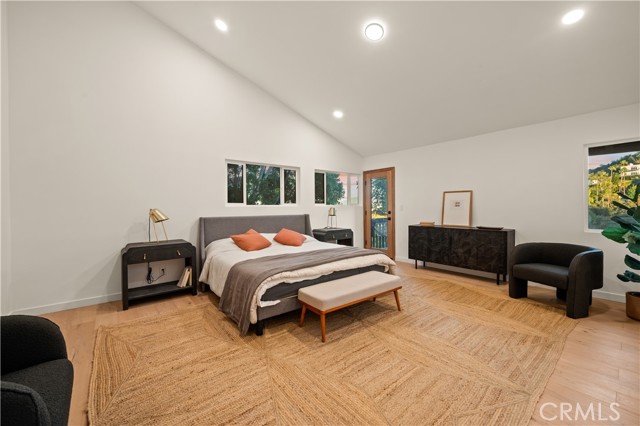 Detail Gallery Image 14 of 24 For 3947 Sumac Dr, Sherman Oaks,  CA 91403 - 4 Beds | 4/1 Baths