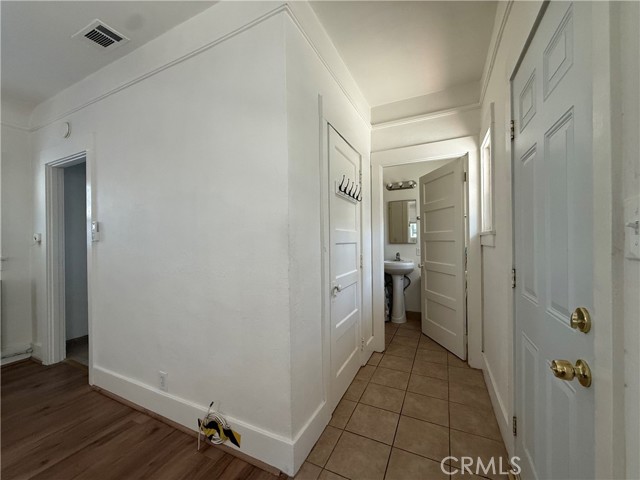 61 N Chester Avenue, Pasadena CA: https://media.crmls.org/medias/ba25ed92-c034-4300-bb10-5c4c0fa2cd8c.jpg