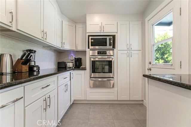 Detail Gallery Image 12 of 43 For 18033 Duncan St, Encino,  CA 91316 - 3 Beds | 2 Baths