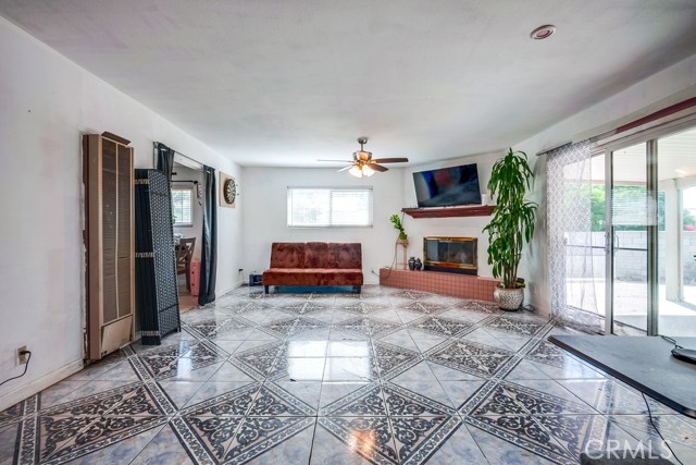 Detail Gallery Image 12 of 29 For 301 W Easton St, Rialto,  CA 92376 - 3 Beds | 2 Baths
