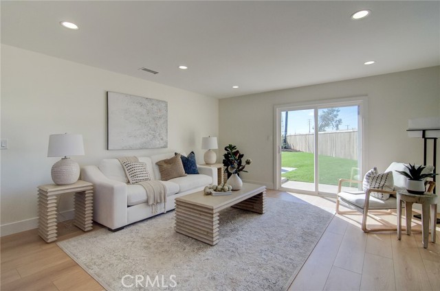 Detail Gallery Image 6 of 29 For 8652 Royer, Huntington Beach,  CA 92647 - 4 Beds | 2 Baths