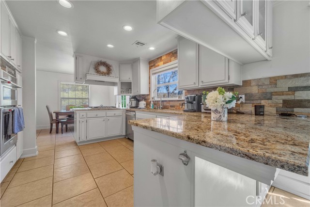 Detail Gallery Image 13 of 36 For 22390 William Tell, Tehachapi,  CA 93561 - 3 Beds | 2/1 Baths